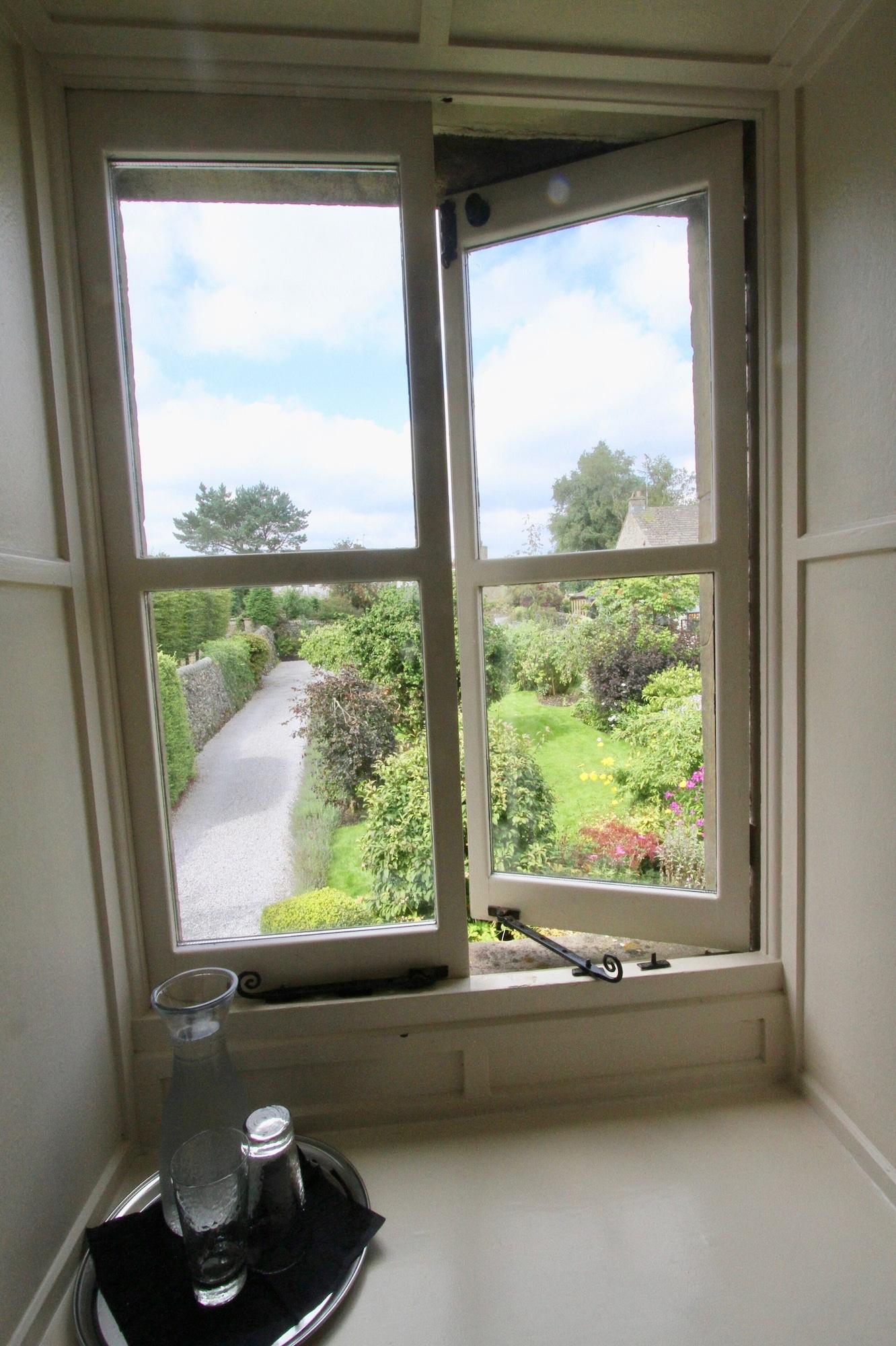 Ashfield House Hotel Грасингтън Екстериор снимка A window