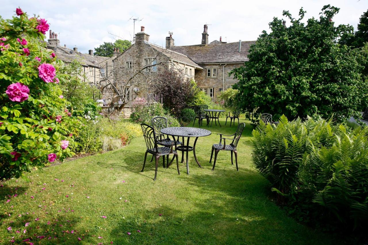 Ashfield House Hotel Грасингтън Екстериор снимка The garden of the Old Swan
