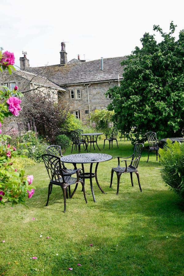 Ashfield House Hotel Грасингтън Екстериор снимка The garden at the Old Swan
