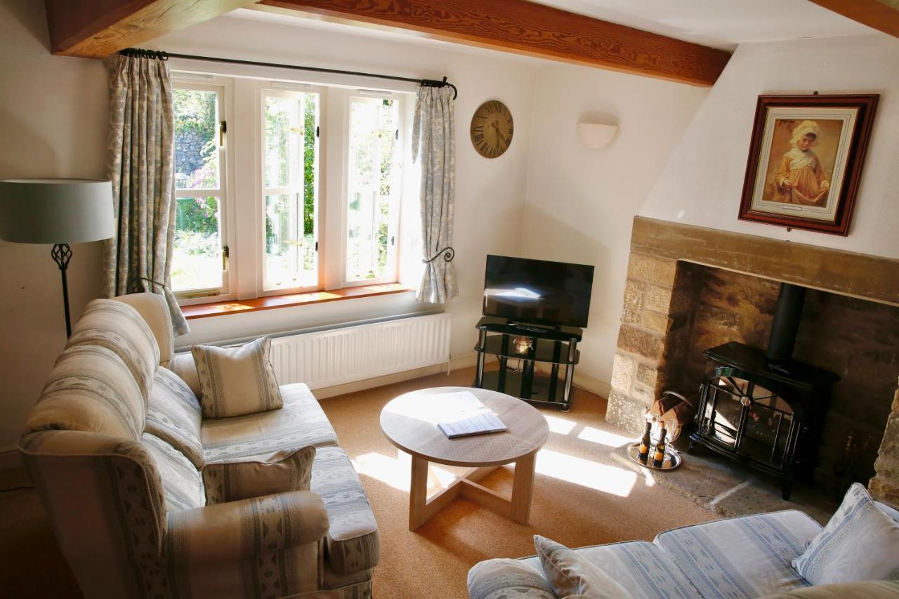 Ashfield House Hotel Грасингтън Екстериор снимка The living room at The Old School House
