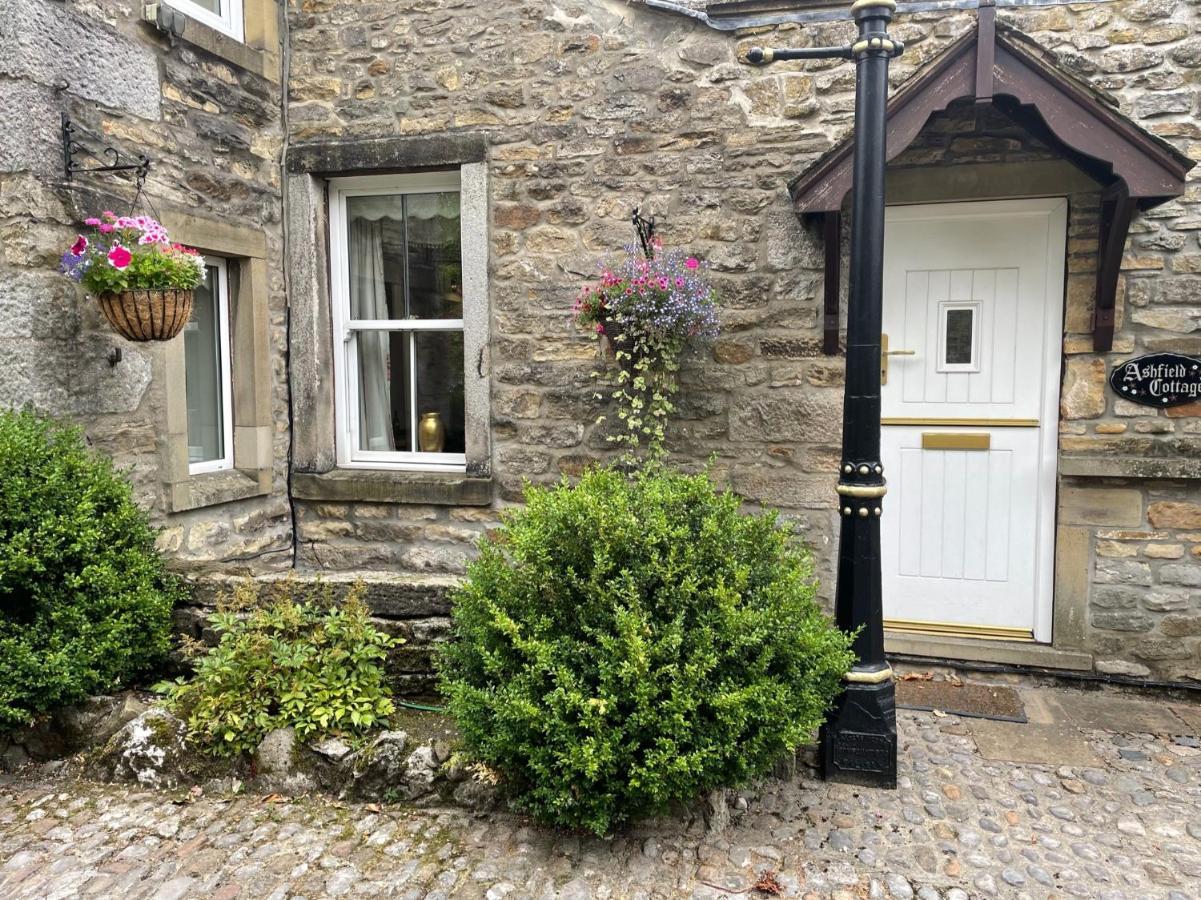 Ashfield House Hotel Грасингтън Екстериор снимка The smallest house in England