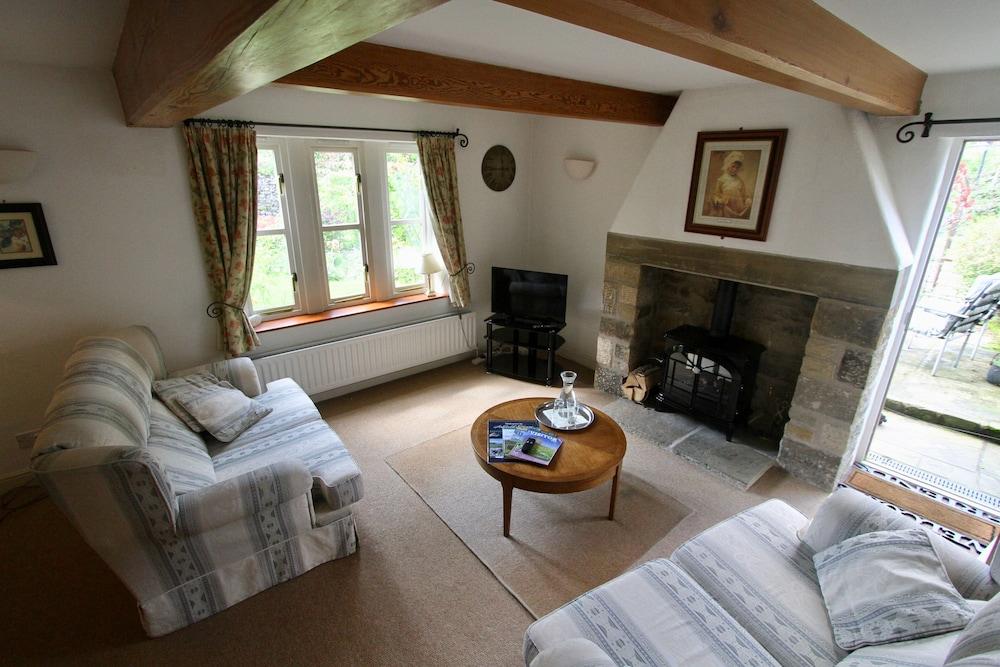 Ashfield House Hotel Грасингтън Екстериор снимка The living room at The Old School House
