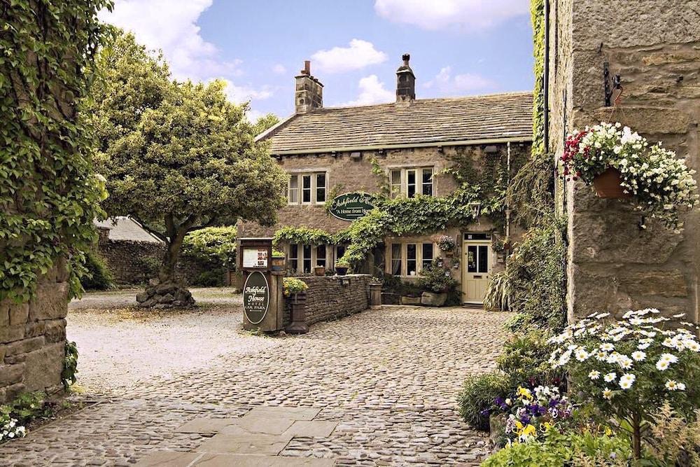 Ashfield House Hotel Грасингтън Екстериор снимка The Old Gate Inn