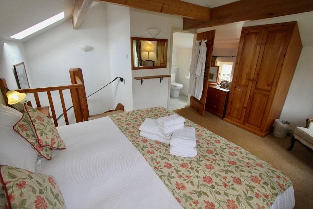 Ashfield House Hotel Грасингтън Екстериор снимка The Old Post Office, Chulwell