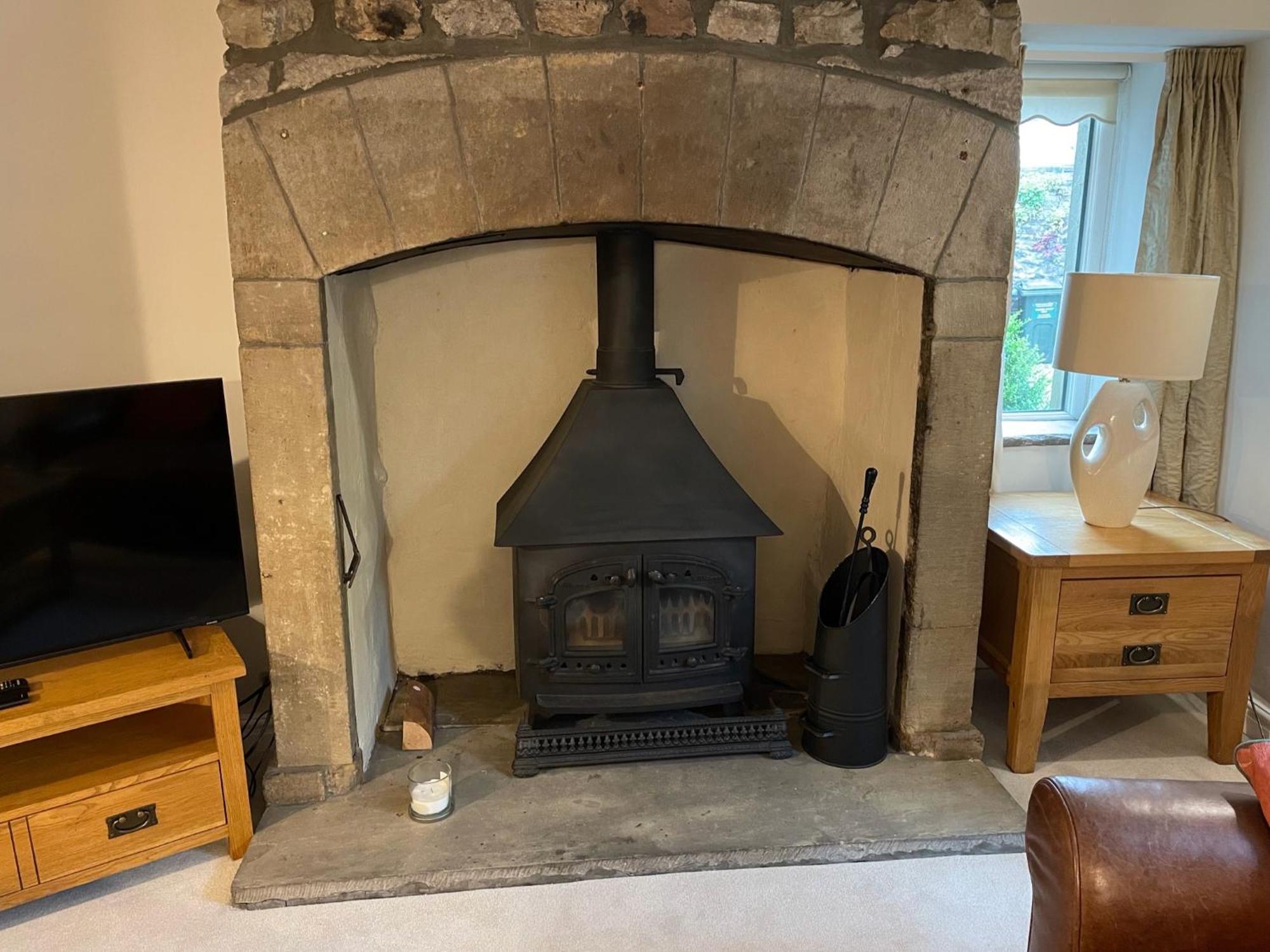 Ashfield House Hotel Грасингтън Стая снимка The fireplace in the living room