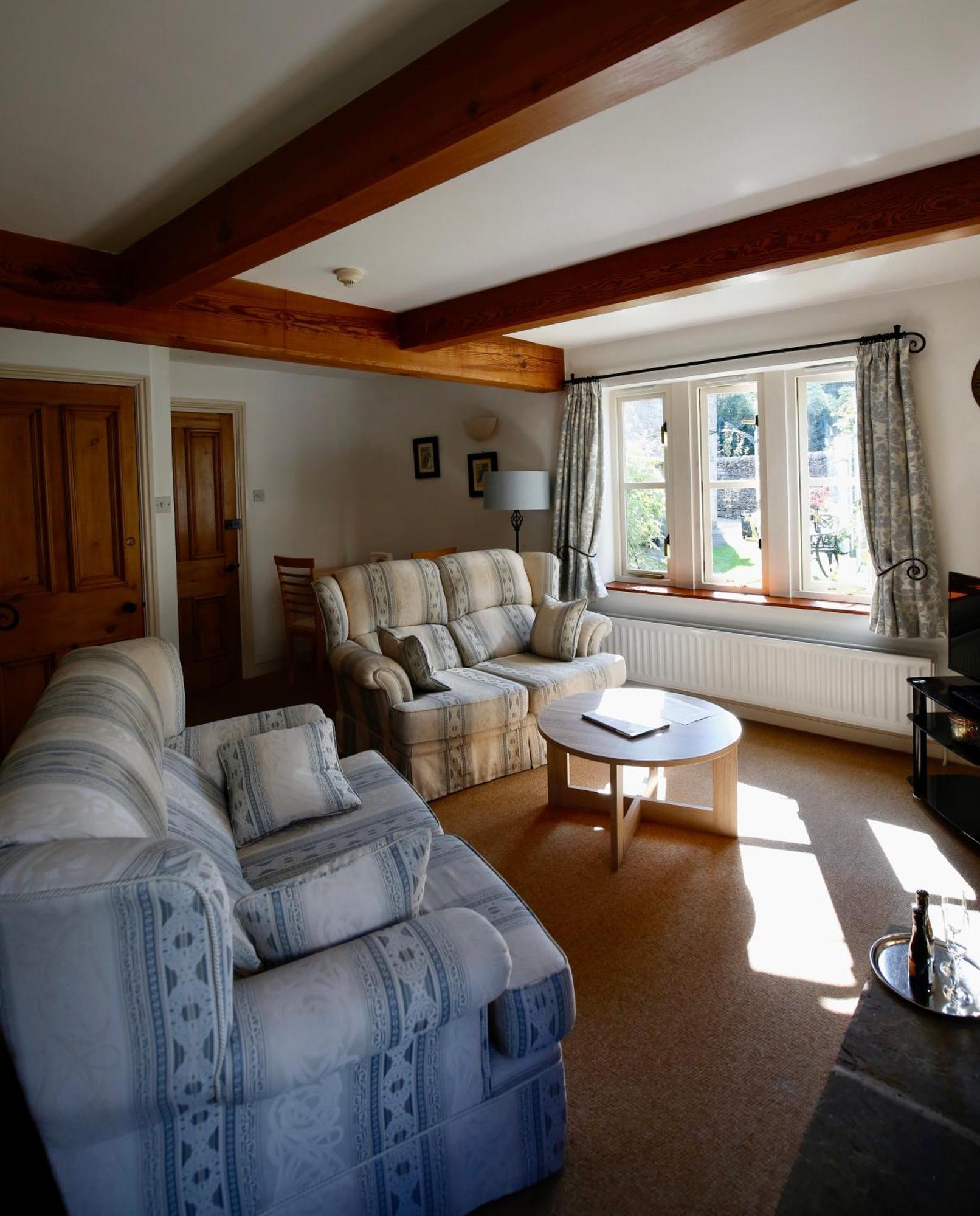 Ashfield House Hotel Грасингтън Стая снимка The living room at The Old School House