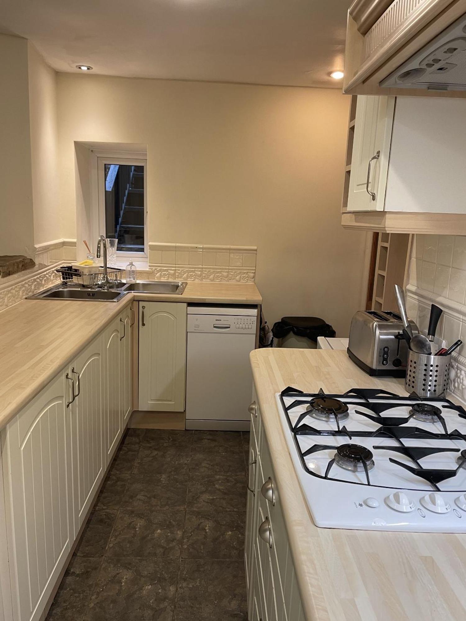 Ashfield House Hotel Грасингтън Стая снимка A typical kitchen in the UK